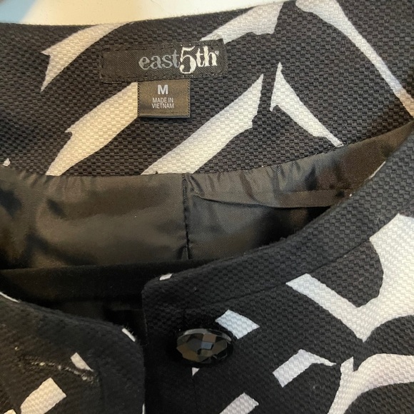 Leafy print women’s cropped button blazer - Picture 6 of 6